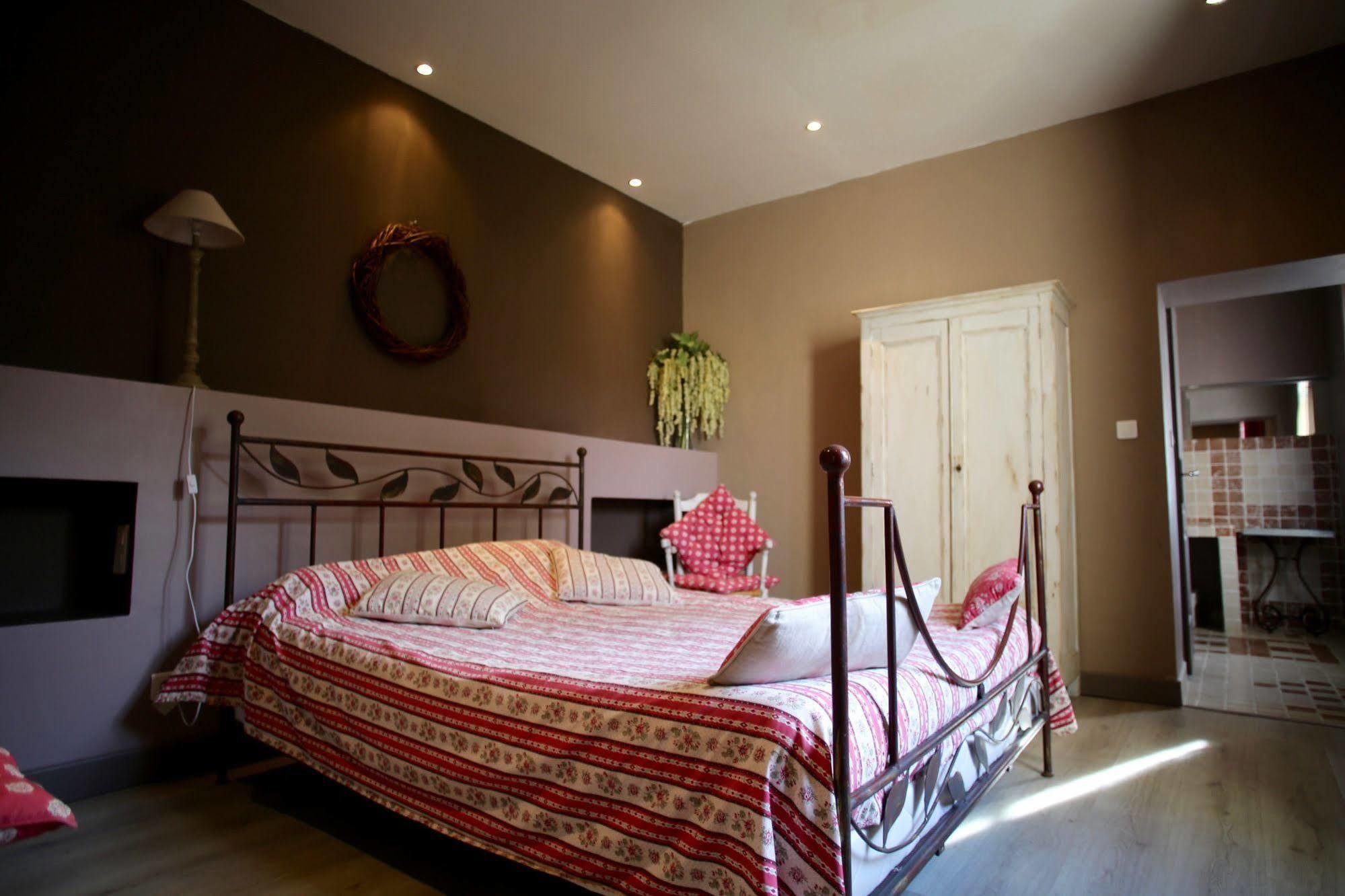 Domaine De La Fosse Bed & Breakfast Albaron Exterior photo