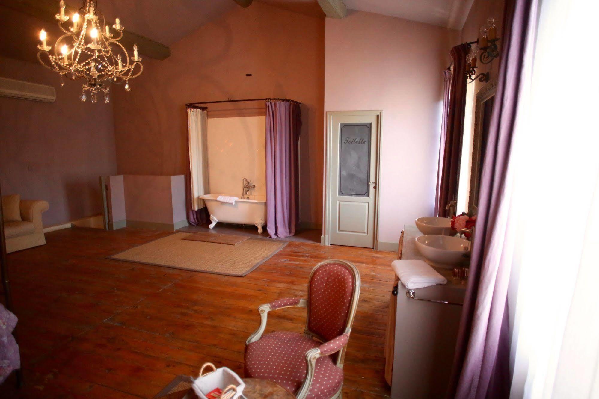 Domaine De La Fosse Bed & Breakfast Albaron Exterior photo